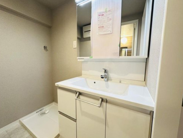 日商岩井芦屋翠ヶ丘マンションの独立洗面台
