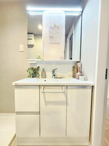 日商岩井芦屋翠ヶ丘マンションの独立洗面台