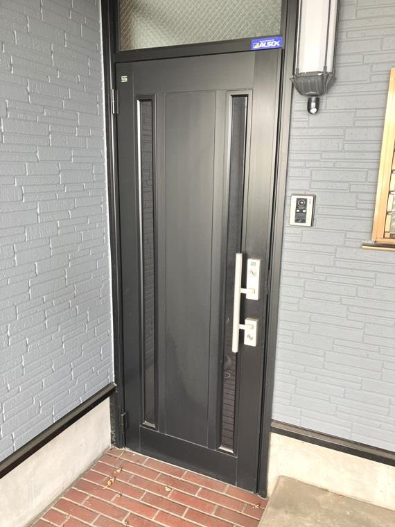 上目黒戸建のエントランス