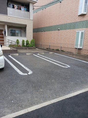 ネーヴェ・レジデンスの駐車場