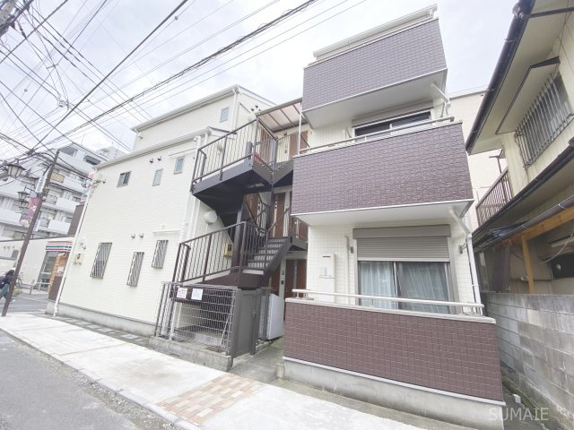 シャローム大宮の外観|3階建てアパート！