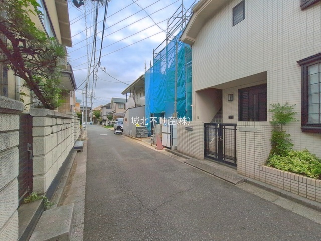練馬区南大泉4丁目 限定1棟の前面道路含む現地写真|西側約3.8ｍ公道に面する限定1棟