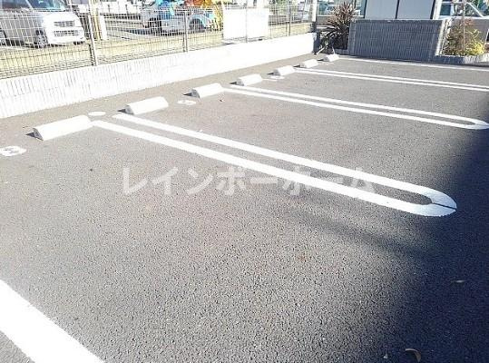 ウォーターラッド夏見台の駐車場