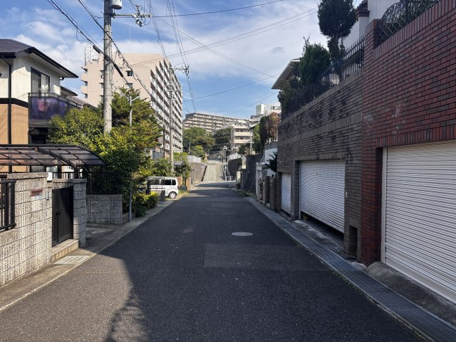 神戸市須磨区北落合6丁目戸建の前面道路含む現地写真