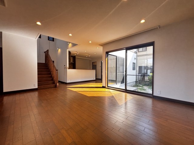 神戸市須磨区北落合6丁目戸建の居間・リビング