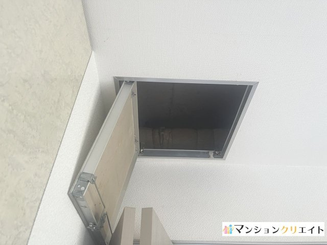 信開ベルシー日光のその他|洋室4.5帖の天井にある点検口