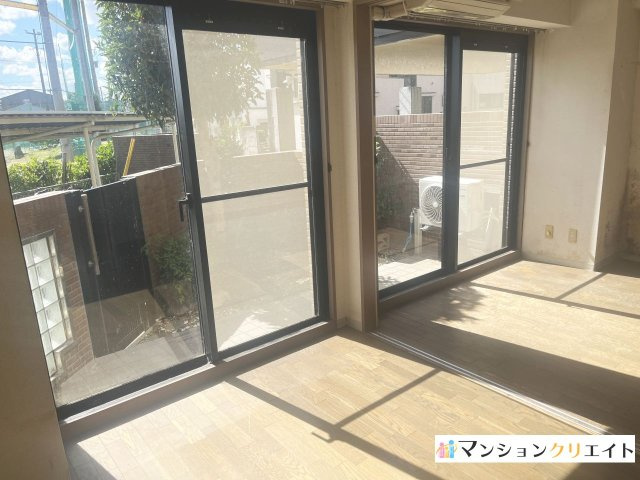 信開ベルシー日光の洋室|洋室4.5帖　庭に面していて、明るく風通りも良いです