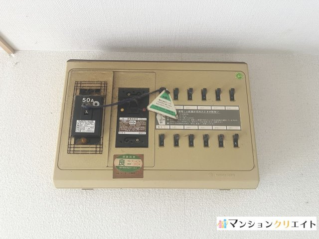 信開ベルシー日光の発電・温水設備|分電盤はリビング入り口上部にあります