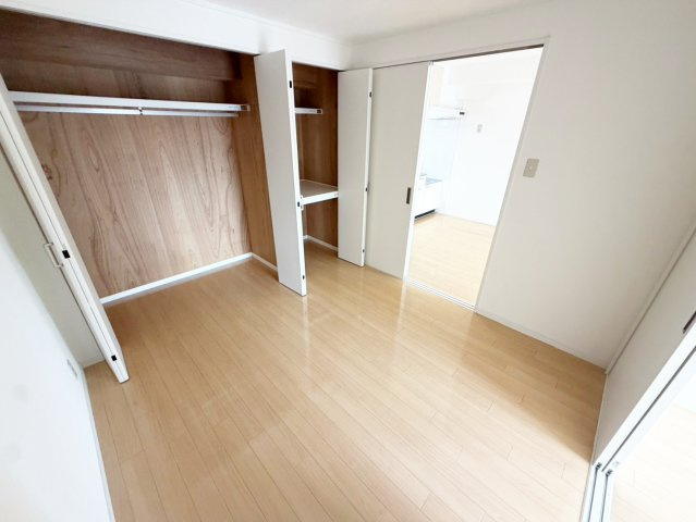 三恵上新庄ハイツの洋室