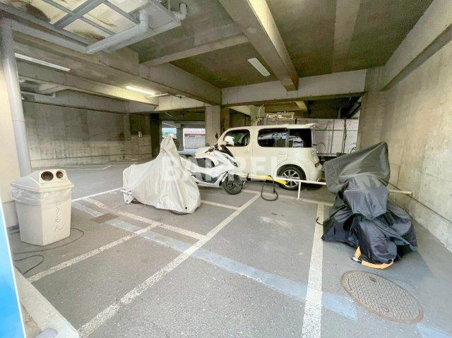 三恵上新庄ハイツの駐車場
