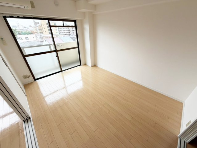 三恵上新庄ハイツの洋室