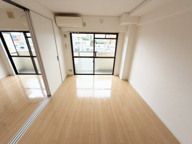 三恵上新庄ハイツの洋室