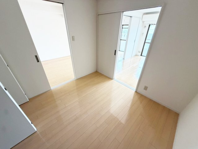 三恵上新庄ハイツの洋室
