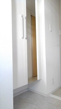 クレシア横浜山手の玄関