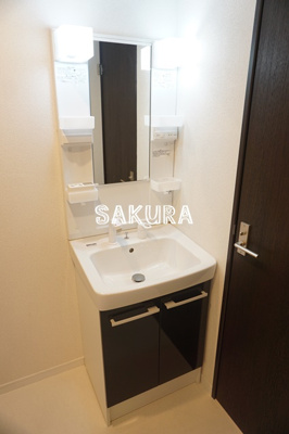 【洗面所】 | ルミエール横浜 | 身支度に便利な洗面台♪