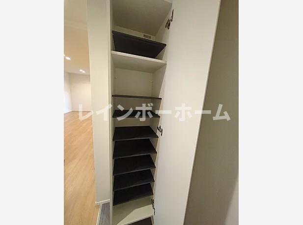 GRADUS津田沼の玄関