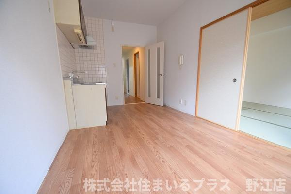 センチュリー壱番館の居間・リビング