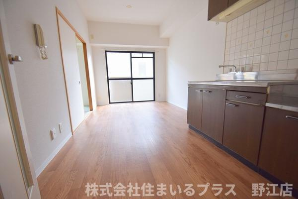 センチュリー壱番館の居間・リビング
