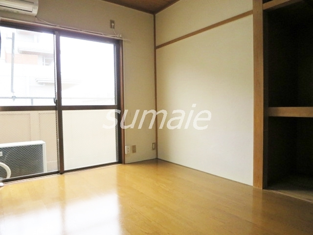 上岡マンションの居間・リビング|最上階のお部屋です☆