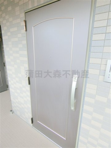ルーブル西蒲田参番館の玄関