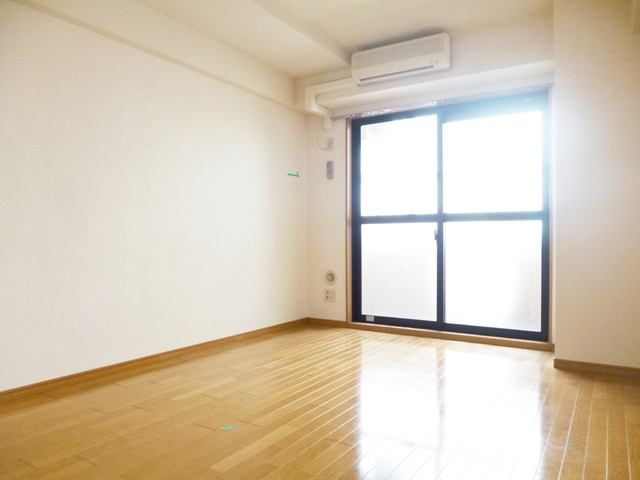 ＦＯＲ　ＹＯＵ　ＴＡＮＡＫＩの居間・リビング|陽当たり良好のお部屋です