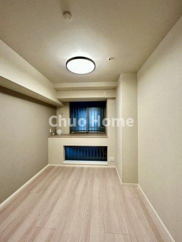 ライオンズプラザ西大島駅前の寝室|【寝室】心と体をゆったりと安らげる主寝室。寝室のゆとりが大きい分だけ、暮らしの安らぎは深まります。一日の疲れを癒すだけでなく、ご夫婦の親密な語らいを紡ぎ出します