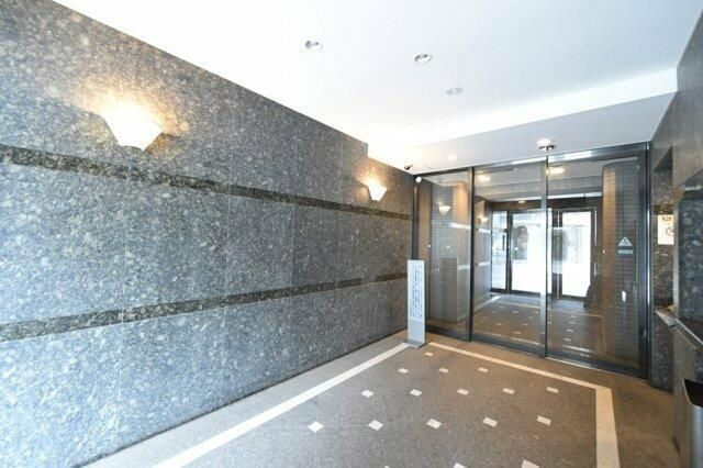 江東区亀戸１丁目の賃貸マンションのエントランス