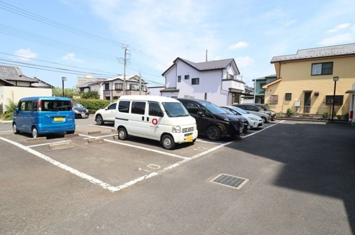 アーバンクレストの駐車場