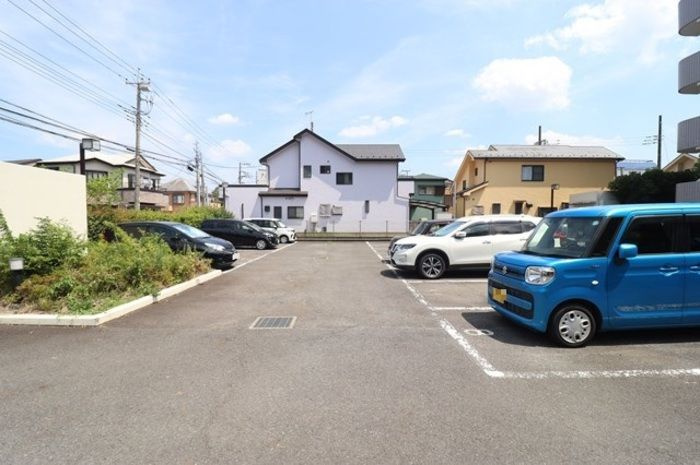 アーバンクレストの駐車場