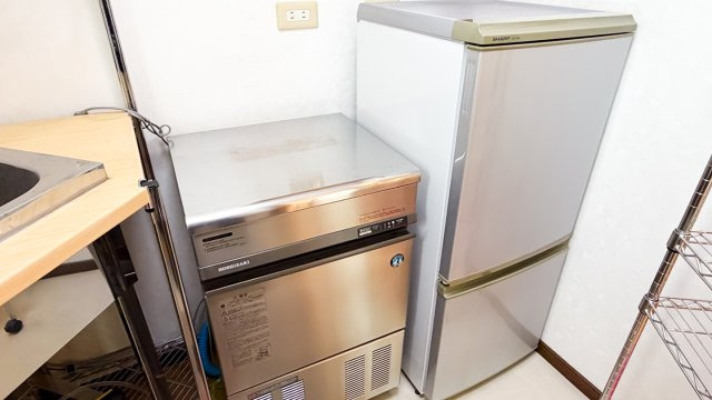 津屋崎店舗併用住宅のその他|店舗部分製氷機、冷蔵庫