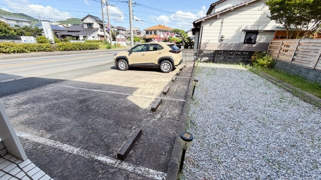 津屋崎店舗併用住宅のその他|津屋崎エリアでは、駐車場は条件として欠かすことができません。来客用駐車場4台完備
