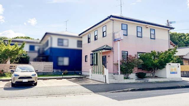 津屋崎店舗併用住宅のその他|ロードサイド店舗として必須の来客用駐車場完備。	現況店舗駐車場４台＋自家用１台、追加４台分増設可能
