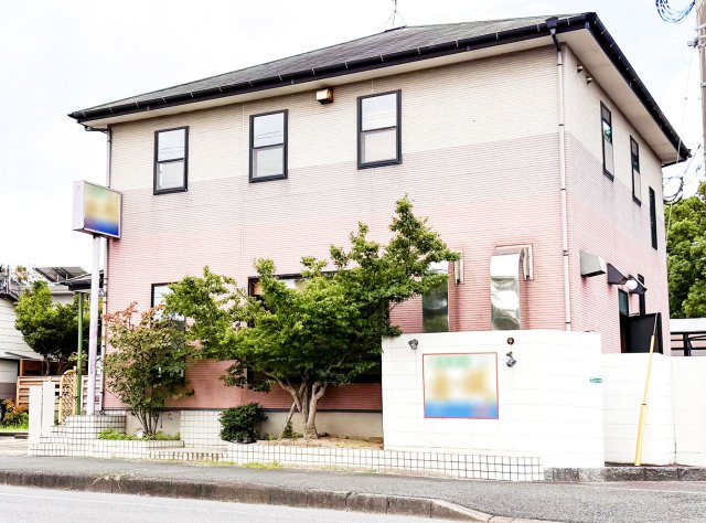 津屋崎店舗併用住宅の外観|間口が18ｍあるので、視認性もしっかり確保できています。業態に合わせて外壁塗装を施せばより雰囲気が出ると思います。