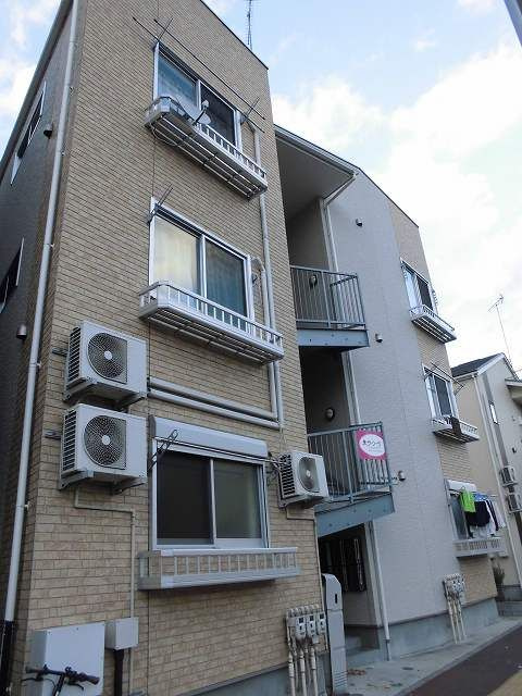 クローバーハウスの外観