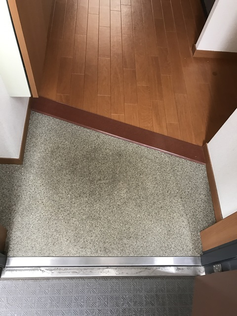 ハイネスコートの玄関