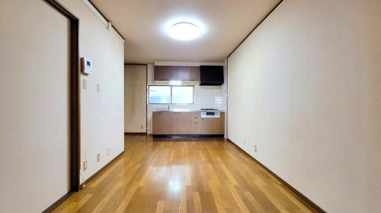 深田町　中古一戸建てのキッチン|LDK10.0帖
■物件内覧・資金計画相談・住宅ローン相談、リフォーム相談、お問合せ受付中■
※当日・翌日のご内覧、ご相談はお電話でのお問合せがスムーズです！