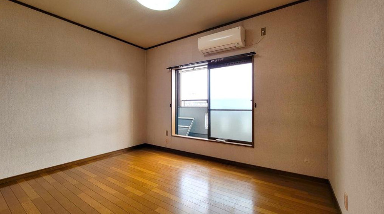 深田町　中古一戸建ての洋室|洋室6.0帖
■物件内覧・資金計画相談・住宅ローン相談、リフォーム相談、お問合せ受付中■
※当日・翌日のご内覧、ご相談はお電話でのお問合せがスムーズです！