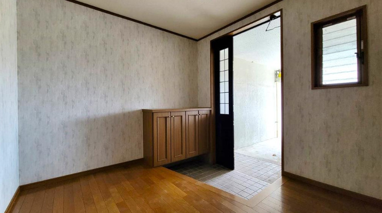 深田町　中古一戸建ての玄関|シューズボックス
■物件内覧・資金計画相談・住宅ローン相談、リフォーム相談、お問合せ受付中■
※当日・翌日のご内覧、ご相談はお電話でのお問合せがスムーズです！