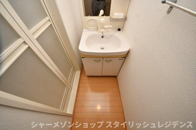 ラフィナーレアースコート魚町の独立洗面台