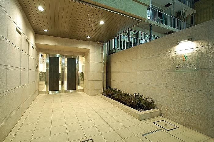 ステージファースト中野駅前のエントランス|ゆとりのあるエントランスです