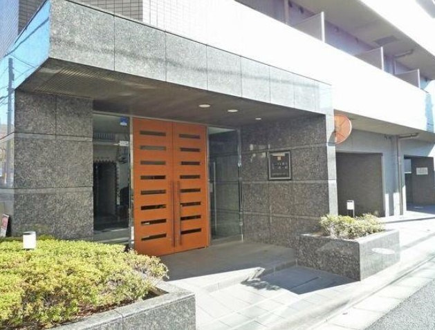 ルーブル野方弐番館のエントランス