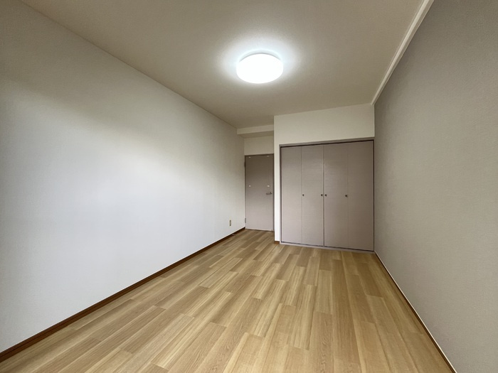 フラット新屋敷の洋室