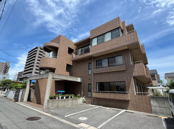 フラット新屋敷の外観
