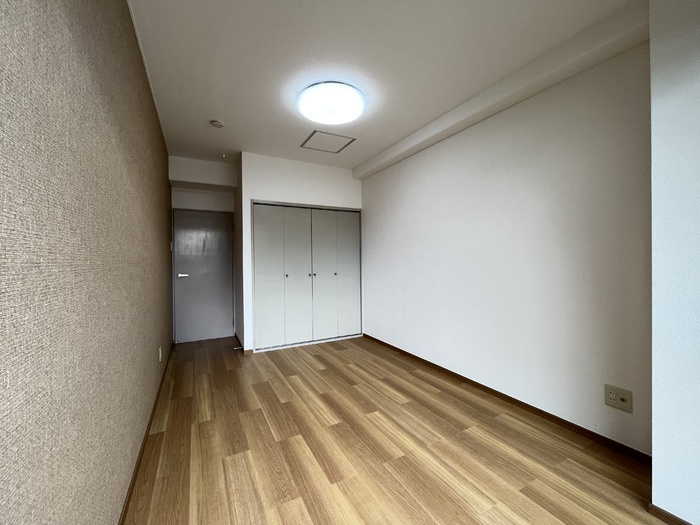フラット新屋敷の洋室