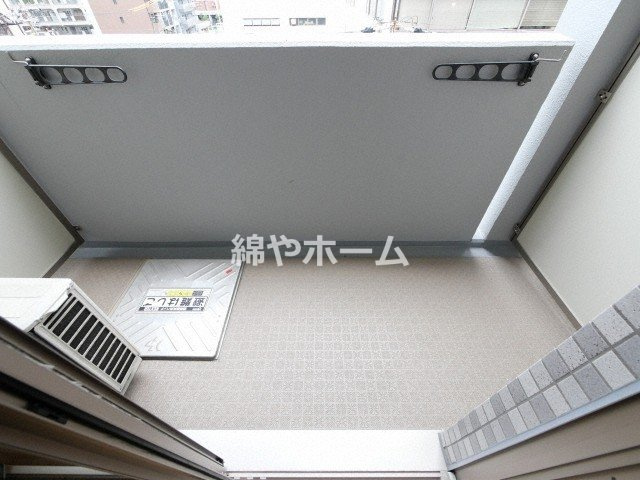 エスリード難波WESTのバルコニー|暖かな日差しのふりそそぐバルコニー