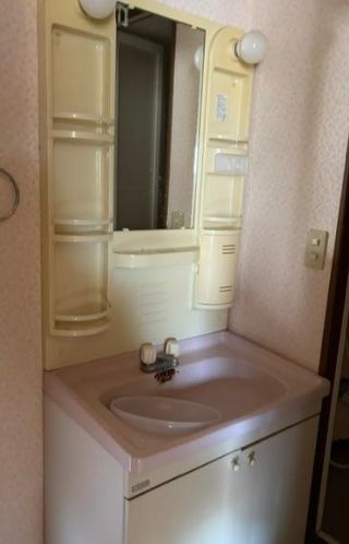 コーポ田島の洗面所|ゆったりとスペースのある洗面所