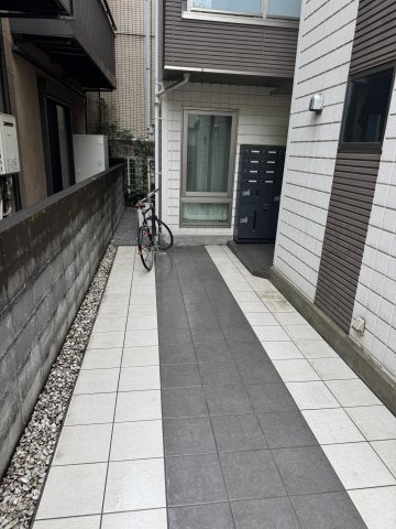ディアコート幡ヶ谷のエントランス|毎日通るエントランスはこのようになっています