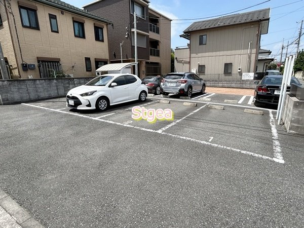 リリ参番館の駐車場