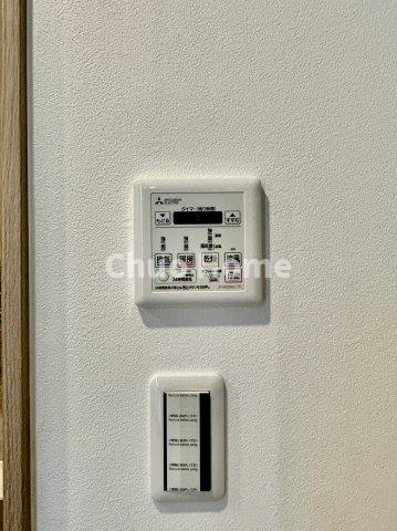 イーストゲートスクエアの浴室|【浴室乾燥機】暖房・冷風・換気・乾燥が可能です。毎日を快適に過ごせるうれしい機能が揃っています。雨の日の洗濯物も安心です。