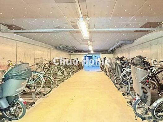 イーストゲートスクエアの駐輪場|【自転車置き場】最新の空き状況や費用などの詳細は担当スタッフまでお問い合わせください。